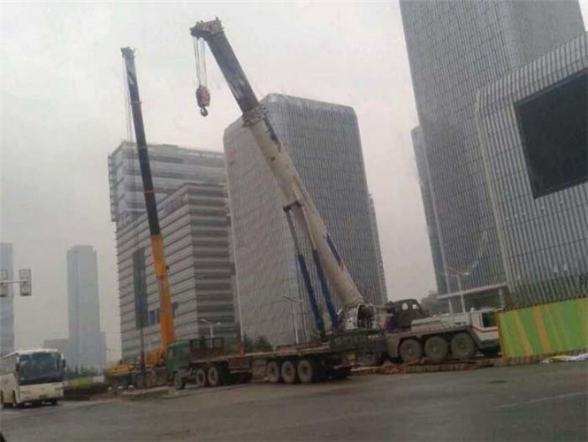 桃城区“自动找平”—— 吊车的 “平地神器” 技术